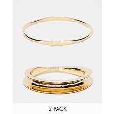 ASOS DESIGN - Pakke med 2 spinkle guldfarvede armbånd med buet design