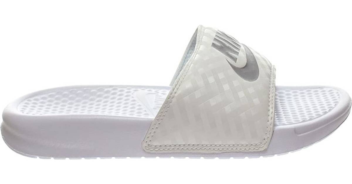 Nike Benassi - White/Metallic Silver • Se laveste pris nu