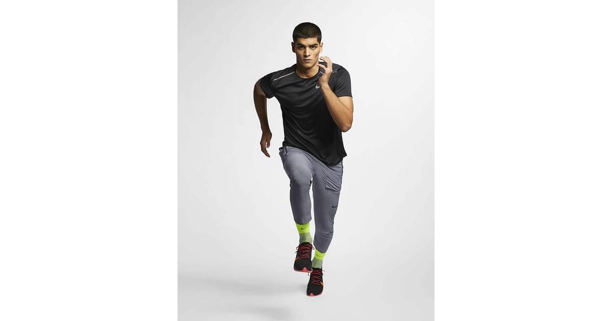 Nike Kortærmet Dri-FIT Miler-camo-løbeoverdel til mænd • Pris »