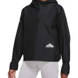Nike Infinium Trail Running Jacket Women - Black/Dark Smoke  Grey/Black/White • Pris »
