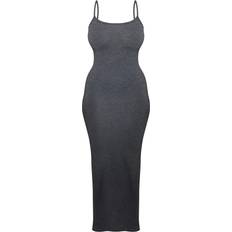 PrettyLittleThing Lange kjoler PrettyLittleThing Shape Jersey Strappy Maxi Dress - Charcoal Grey