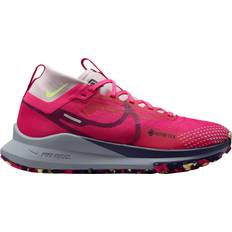 42 - Dame - Nike Air Pegasus Løbesko Nike Pegasus Trail 4 Gore-Tex W - Fireberry/Fierce Pink/Platinum Violet/Purple Ink