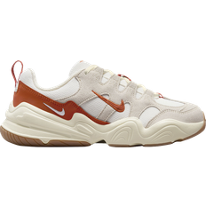 Nike 45 - Dame - Imiteret læder Sneakers Nike Tech Hera W - Sail/Light Orewood Brown/Coconut Milk/Campfire Orange