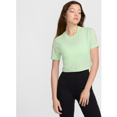 22 - Grøn T-shirts Nike Kort, slank Sportswear Essential-T-shirt til kvinder grøn EU 48-50